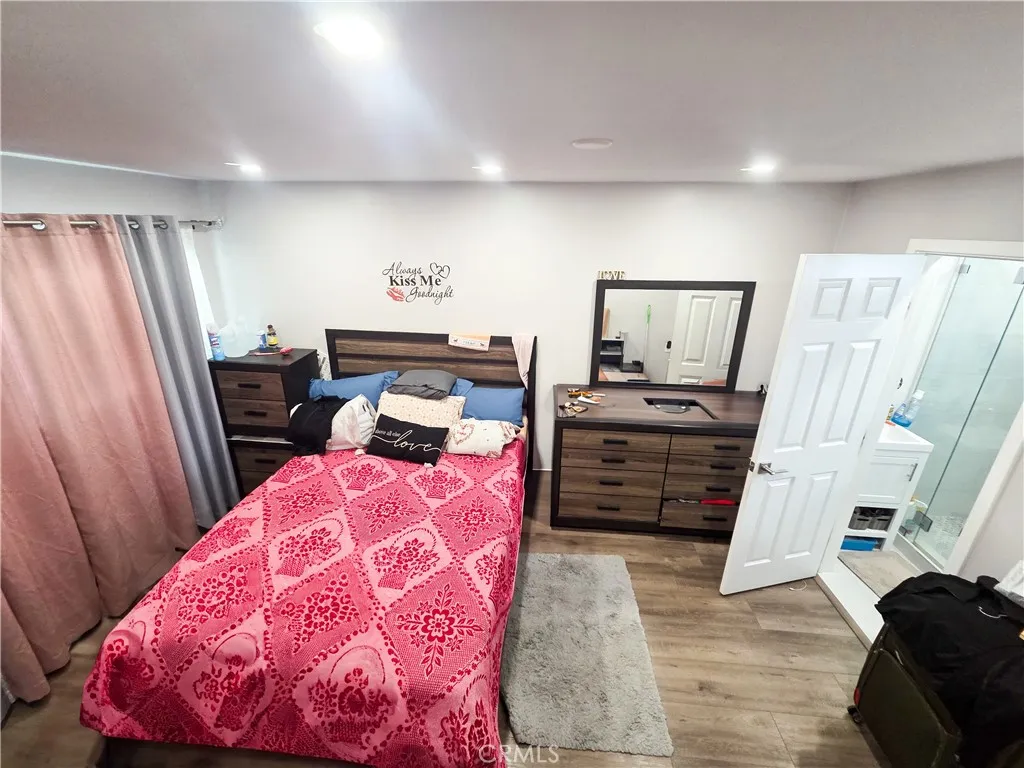 8118 Gentry Avenue, North Hollywood, California 91605 home-pic-15